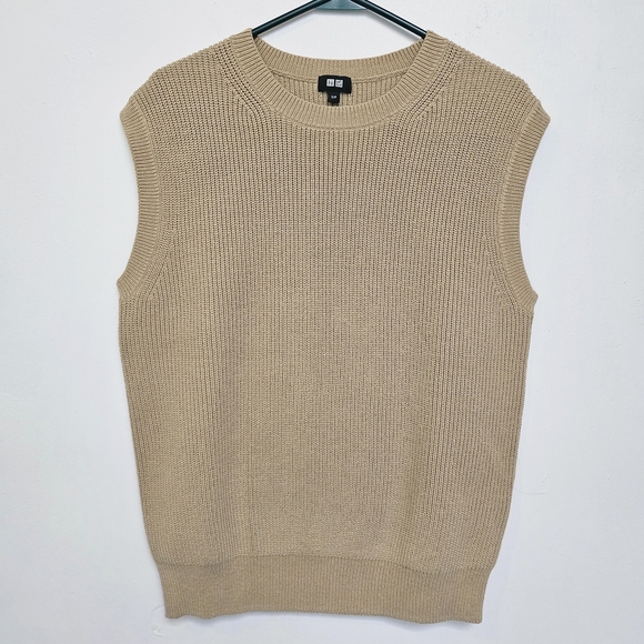 Uniqlo Women's Medium Gauge Crew Neck Beige Sweater Vest - Picture 2 of 7